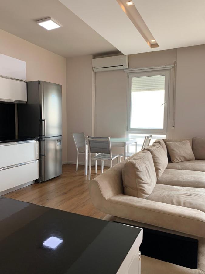 Haris Apartment Tirana No.5 ติรานา ภายนอก รูปภาพ